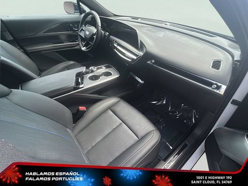 Certified 2025 Cadillac Lyriq Luxury AWD/4WD image 30
