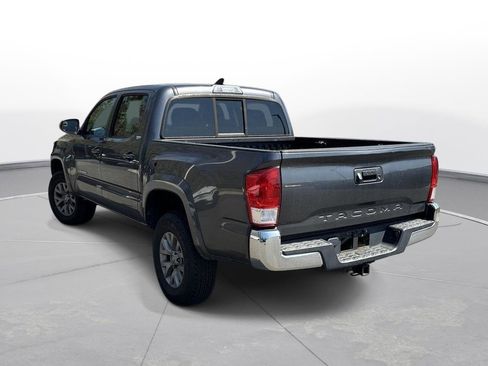 Used 2017 Toyota Tacoma SR5 w/ SR5 Appearance Package (SM) image 8