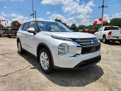 New 2025 Mitsubishi Outlander ES