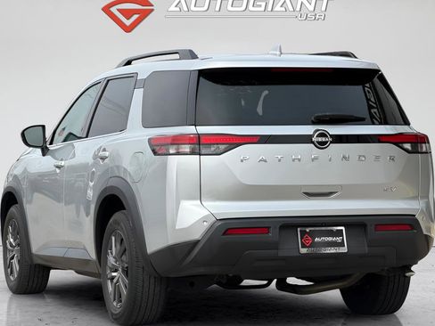 Used 2022 Nissan Pathfinder SV image 8