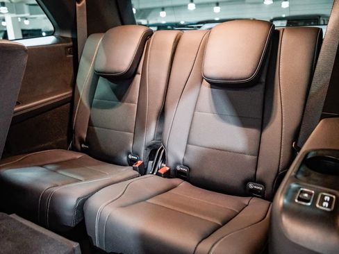 Used 2025 Mercedes-Benz GLS 450 4MATIC image 19