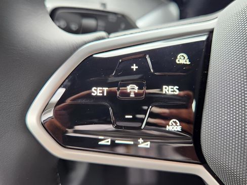 New 2025 Volkswagen ID. Buzz Pro S RWD image 14
