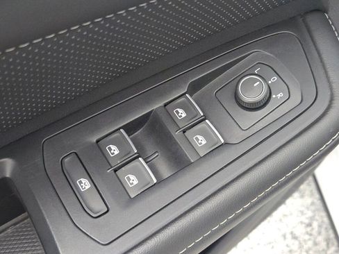 Used 2024 Volkswagen Atlas SE AWD/4WD image 25
