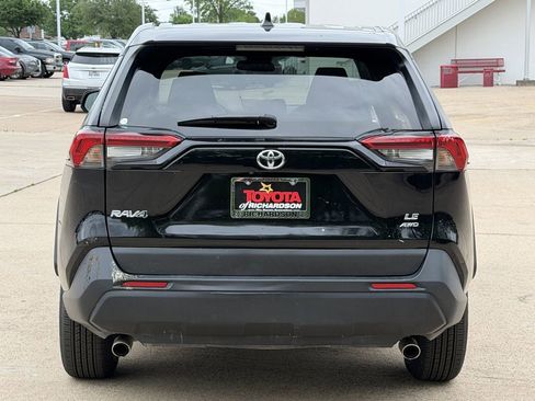 Used 2024 Toyota RAV4 LE AWD/4WD image 5
