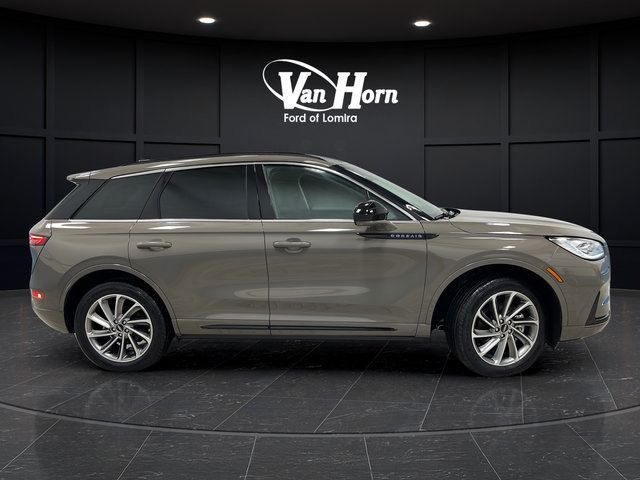 Used 2025 Lincoln Corsair Grand Touring AWD/4WD image 2