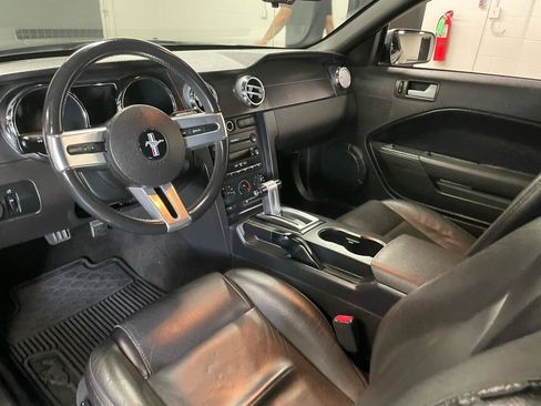 Used 2007 Ford Mustang Convertible RWD image 12