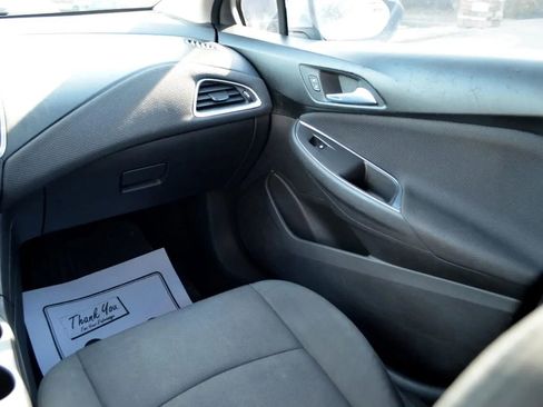 Used 2017 Chevrolet Cruze LT image 13