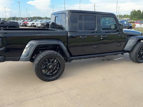 Used 2025 Jeep Gladiator Sport AWD/4WD image 9