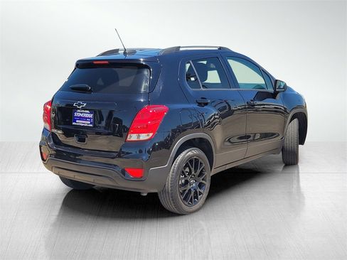 Used 2022 Chevrolet Trax LT w/ Midnight Edition image 4