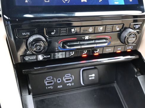 Used 2023 Jeep Grand Cherokee L Limited w/ Luxury Tech Group II image 26