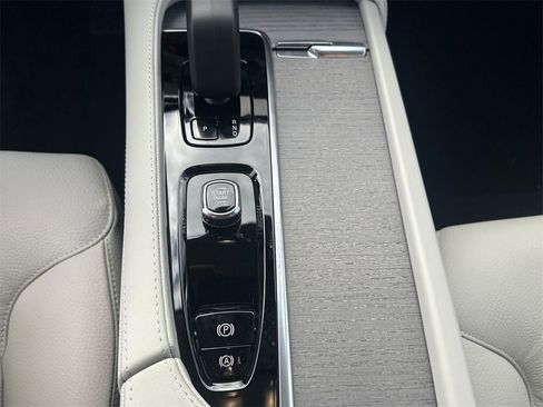 New 2025 Volvo XC90 B6 Plus w/ Protection Package Premier image 22