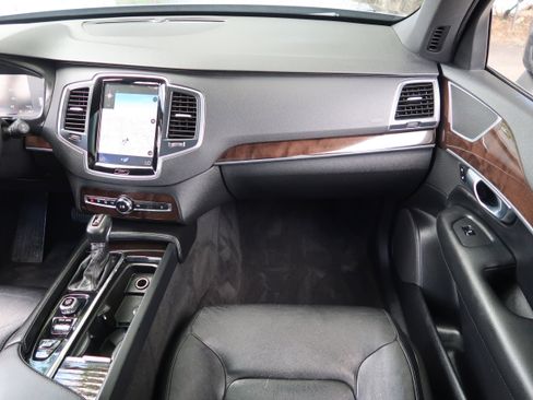 Used 2019 Volvo XC90 T5 Momentum w/ Protection Package Premier FWD image 15