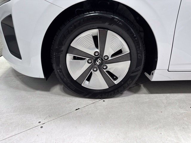 Used 2018 Hyundai Ioniq Blue FWD image 5