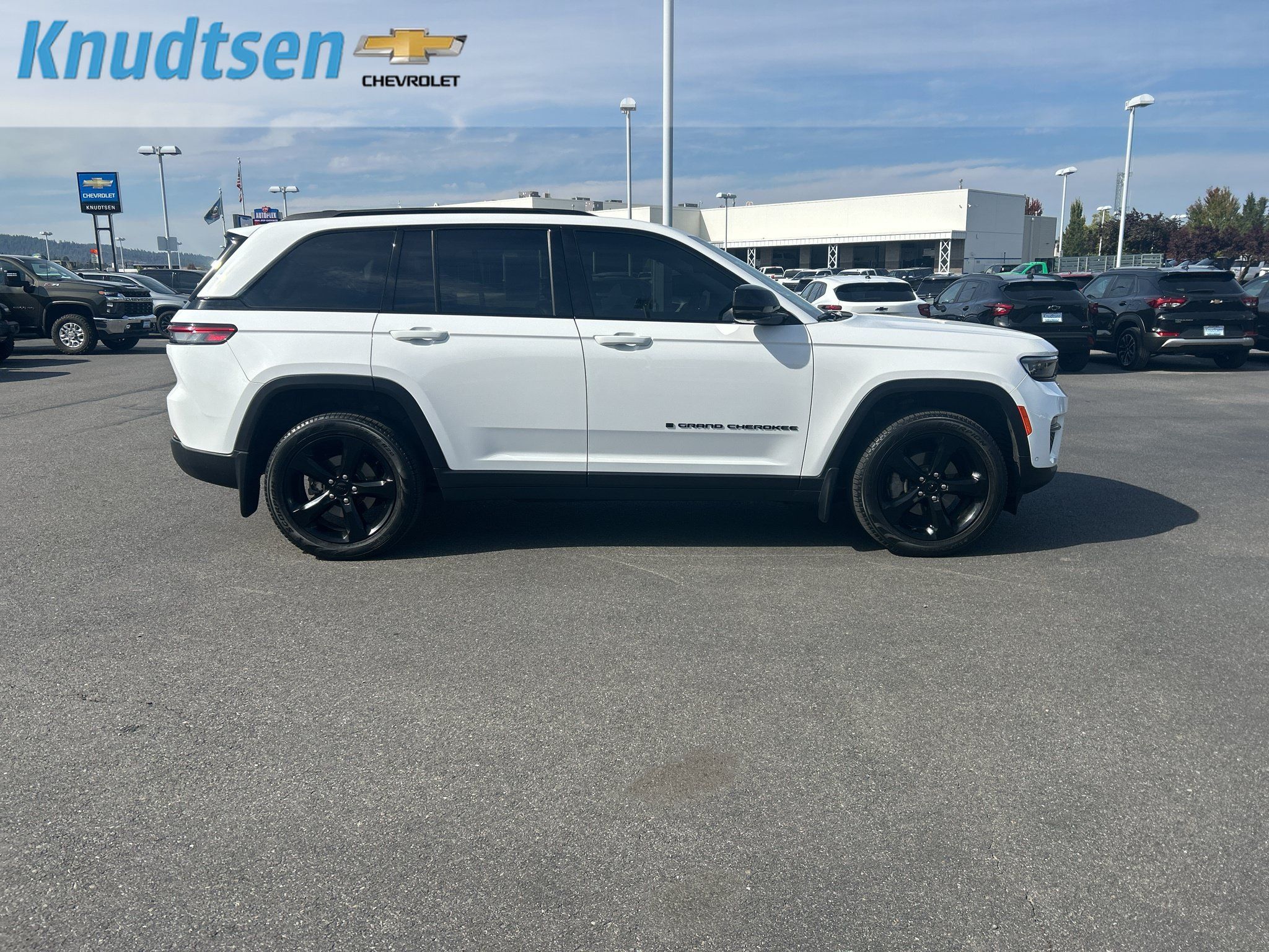 Used 2023 Jeep Grand Cherokee Limited w/ Luxury Tech Group II AWD/4WD image 8
