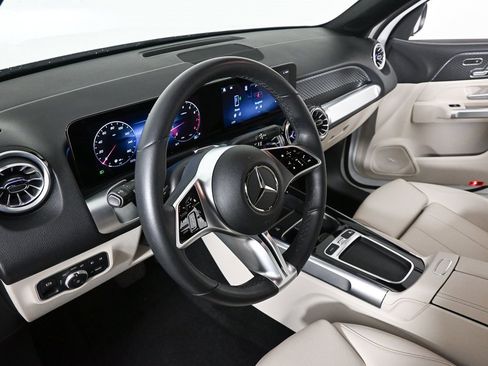 Certified 2025 Mercedes-Benz GLB 250 image 6