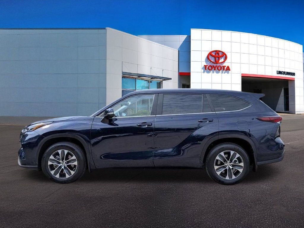 Used 2026 Toyota Highlander XLE AWD/4WD image 11