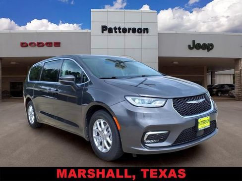 Used 2023 Chrysler Pacifica Touring-L FWD image 1