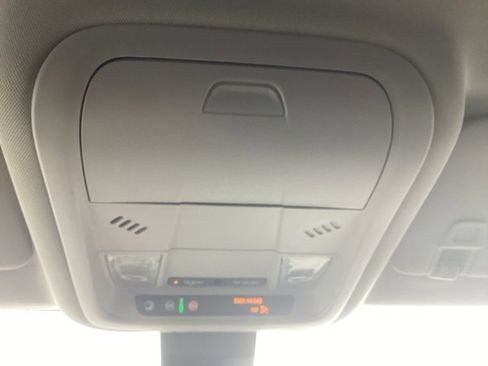 Used 2024 GMC Terrain SLE image 30