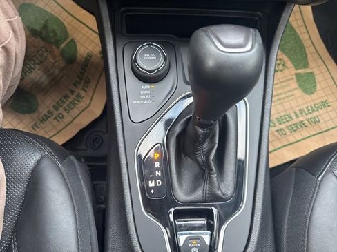 Used 2021 Jeep Cherokee Limited w/ Elite Package image 24