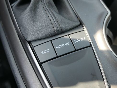 Used 2022 Toyota Camry SE w/ Convenience Package FWD image 22
