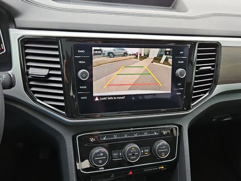 Used 2022 Volkswagen Atlas SE w/ Panoramic Sunroof Package image 17