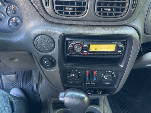 Used 2002 Chevrolet TrailBlazer LS w/ Preferred Equipment Group RWD image 12