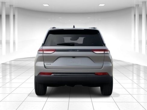 New 2025 Jeep Grand Cherokee Altitude image 7