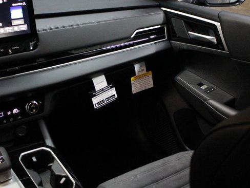 New 2025 Mitsubishi Outlander SE image 24