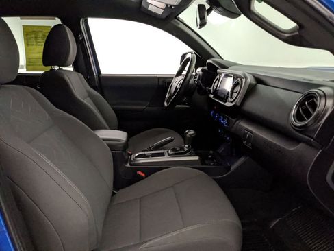 Used 2018 Toyota Tacoma TRD Sport image 26