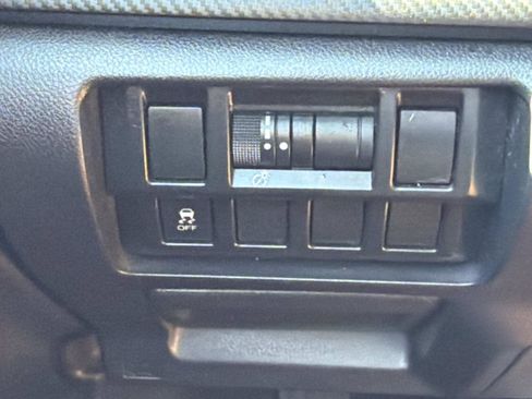 Used 2017 Subaru Impreza 2.0i AWD/4WD image 28