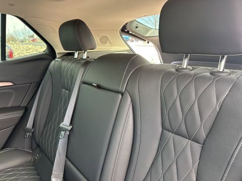 Used 2023 Buick Envision Avenir image 10