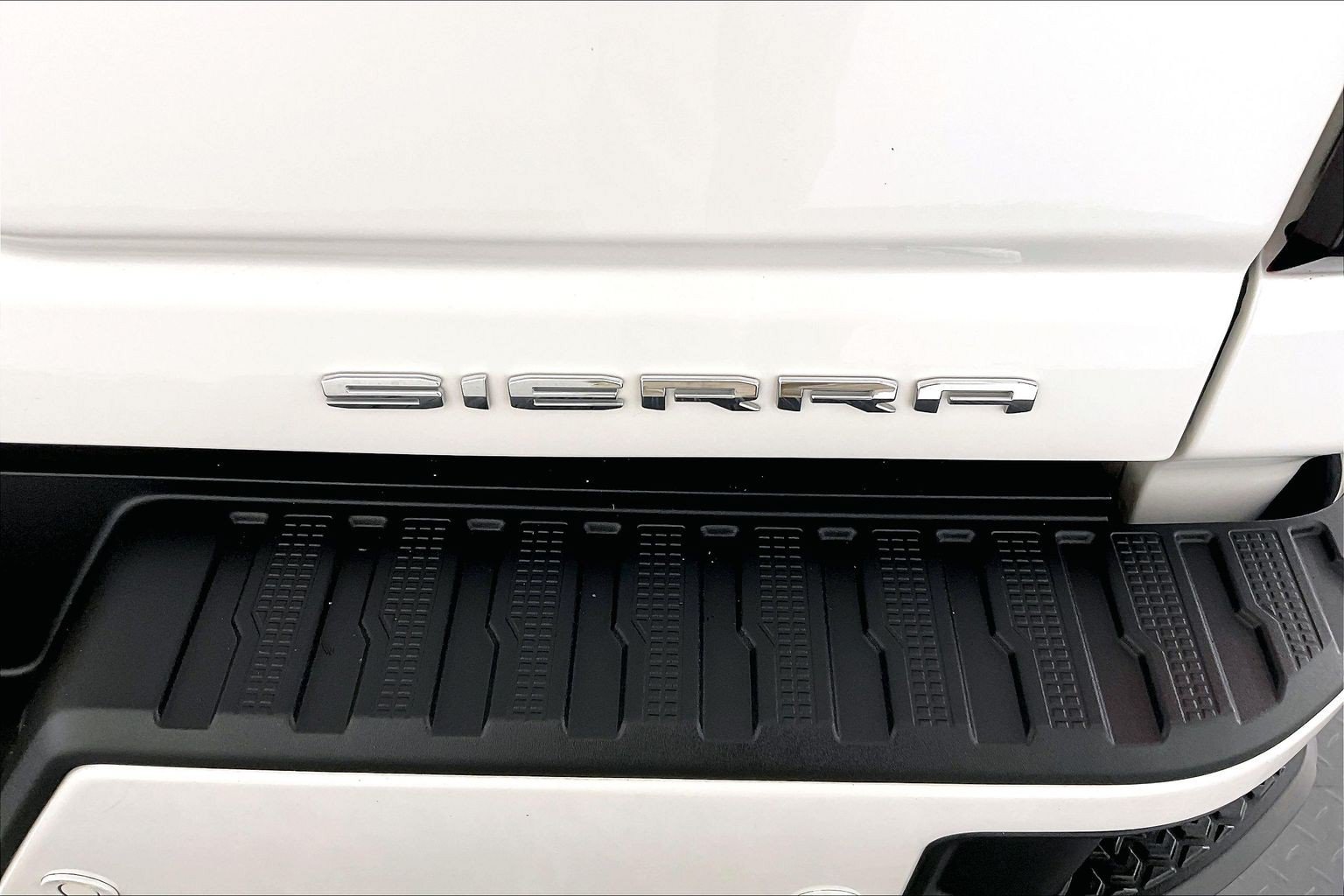 Used 2024 GMC Sierra 2500 Denali Ultimate AWD/4WD image 7