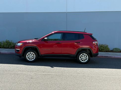 Used 2018 Jeep Compass Sport AWD/4WD image 3