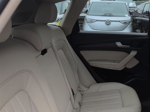 Used 2021 Audi Q5 e Premium Plus w/ Premium Plus Package image 31