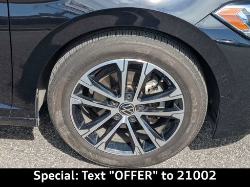 Used 2024 Volkswagen Jetta Sport image 10