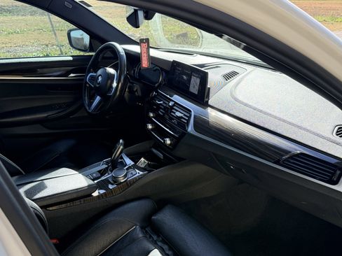 Used 2017 BMW 530i w/ M Sport Package image 25