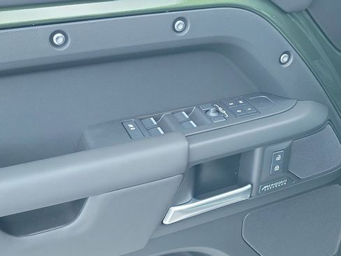 New 2026 Land Rover Defender 110 X-Dynamic SE AWD/4WD image 23