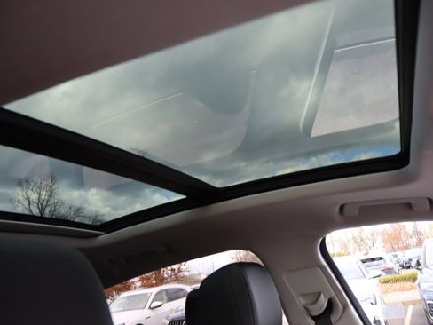 Used 2020 Audi e-tron Premium Plus image 15