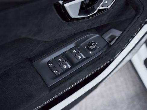 Used 2024 Lamborghini Urus Performante image 36