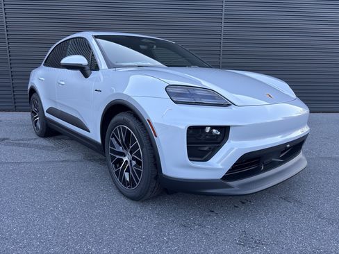 New 2026 Porsche Macan 4 Electric image 7