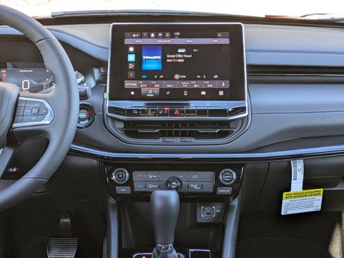 New 2026 Jeep Compass Latitude AWD/4WD image 17