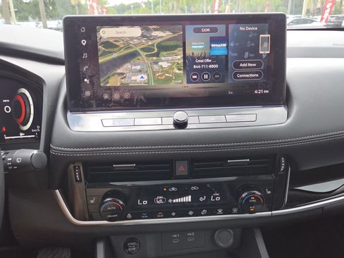 Used 2025 Nissan Rogue SL w/ Tech Package FWD image 8