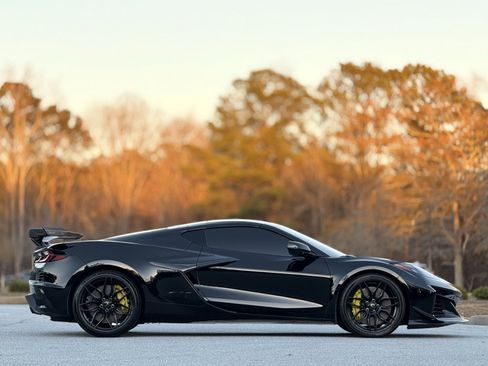 Used 2023 Chevrolet Corvette Z06 w/ Z07 Performance Package image 11