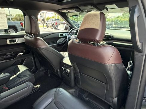 Used 2023 Ford Explorer Platinum w/ Technology Package AWD/4WD image 17