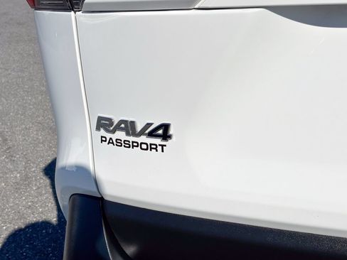 Used 2025 Toyota RAV4 XLE AWD/4WD image 14