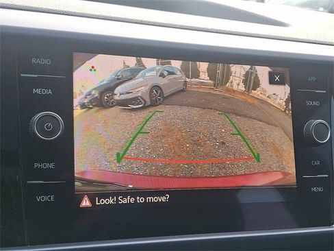 Certified 2022 Volkswagen Taos SE image 19