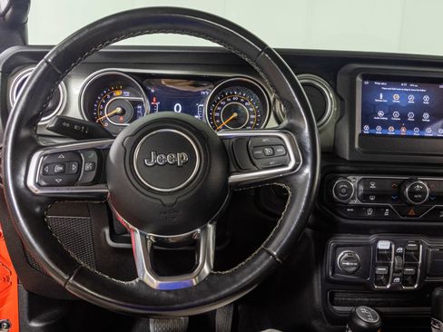 Used 2019 Jeep Wrangler Unlimited Sahara AWD/4WD image 28