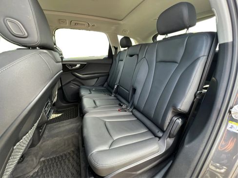 Used 2023 Audi Q7 2.0T Premium w/ Convenience Package AWD/4WD image 17