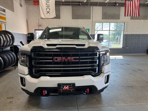 Used 2023 GMC Sierra 2500 AT4 AWD/4WD image 2