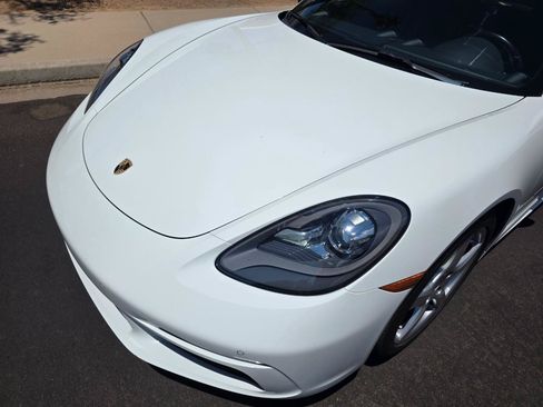 Used 2018 Porsche 718 Cayman RWD image 9
